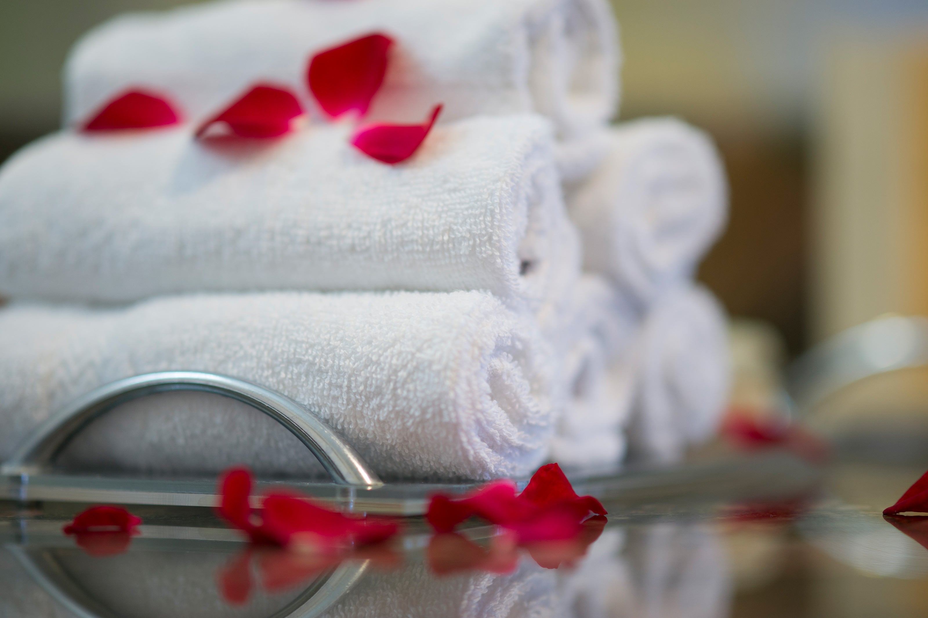 wholesale hotel towels, bulk hotel sheets USA, luxury hospitality linens, buy towels in bulk, hotel bedding supplier